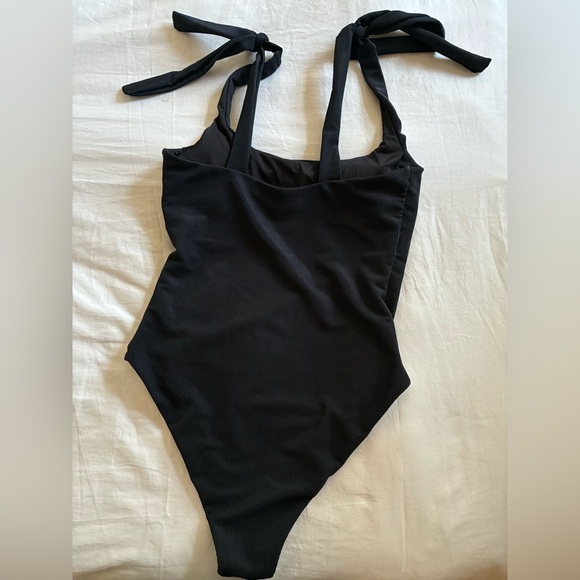 Nwt Beach Riot Black Ribbed Sydney One Piece Swimsuit - Picture 2 of 4
